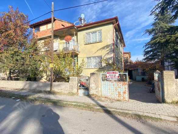 Merkez Bolvadin Satılık Müstakil Ev |  3+1 Oda | 125M2 6.900.000Tl  Krediye Uygun  | Komple Bina | Kombi | 1 Banyo | 1 Yatak Odası Resim-5