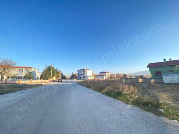 Bayramer Okulu Karşısında Köşe Parsel Satılık Arsa Bolvadin