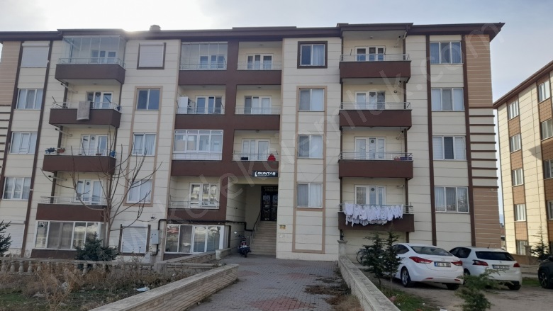 Merkez Bolvadin Satılık Daire |  3+1 Oda | 140M2 3.000.000Tl  Krediye Uygun  | 2. Kat | Kombi | 1 Banyo | 1 Yatak Odası Resim-1