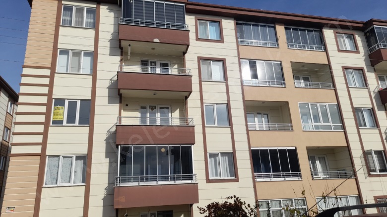 Merkez Bolvadin Satılık Daire |  3+1 Oda | 140M2 3.000.000Tl  Krediye Uygun  | 2. Kat | Kombi | 1 Banyo | 1 Yatak Odası Resim-2