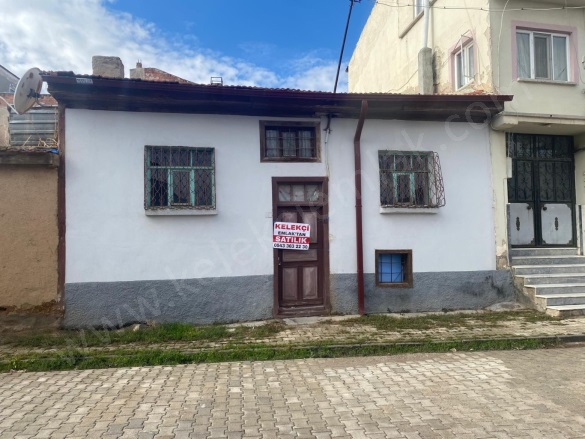Merkez Bolvadin Satılık Müstakil Ev |  2+1 Oda | 75M2 2.250.000Tl  Krediye Uygun  | Komple Bina | Soba | 1 Banyo | 1 Yatak Odası Resim-1