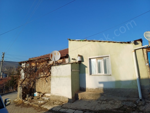 Merkez Bolvadin Satılık İşyeri |  1 Oda | 151M2 750.000Tl  Krediye Uygun  | Komple Bina | Soba Resim-3