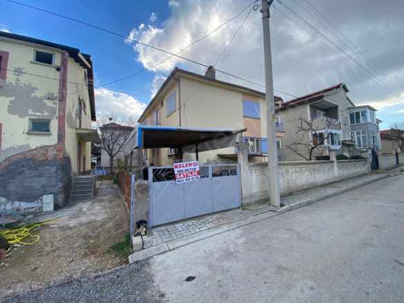 Bademli Mahallesinde Müstakil 2 Katlı Bina 3+1 Satılık Ev Bolvadin