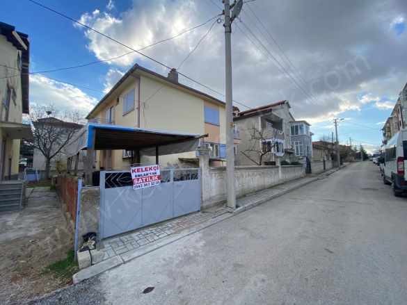 Bademli Mahallesinde Müstakil 2 Katlı Bina 3+1 Satılık Ev Bolvadin