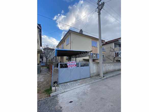 Bademli Mahallesinde Müstakil 2 Katlı Bina 3+1 Satılık Ev Bolvadin