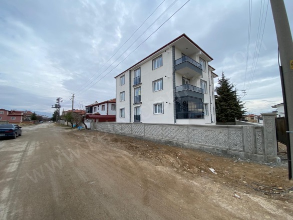 Merkez Bolvadin Kiralık Daire |  2+1 Oda | 85M2 Aylık 16.000Tl  Krediye Uygun  | 2. Kat | Kombi | 2 Banyo | 1 Yatak Odası Resim-1