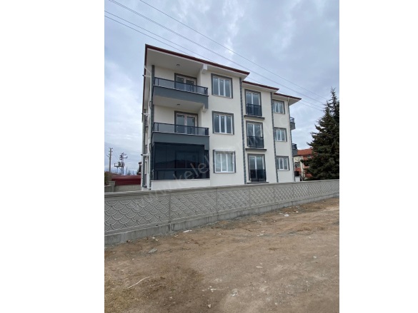 Merkez Bolvadin Kiralık Daire |  2+1 Oda | 85M2 Aylık 16.000Tl  Krediye Uygun  | 2. Kat | Kombi | 2 Banyo | 1 Yatak Odası Resim-3