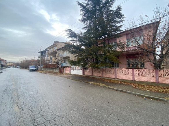 Merkez Bolvadin Satılık Müstakil Ev |  3+1 Oda | 125M2 9.750.000Tl  Krediye Uygun  | Komple Bina | Kombi | 1 Banyo | 1 Yatak Odası Resim-3