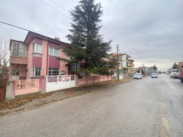 Merkez Bolvadin Satılık Müstakil Ev |  3+1 Oda | 125M2 9.750.000Tl  Krediye Uygun  | Komple Bina | Kombi | 1 Banyo | 1 Yatak Odası Resim-4