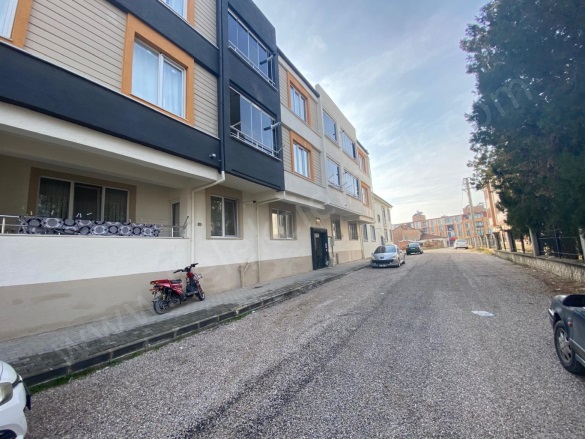 Merkez Bolvadin Kiralık Daire |  2+1 Oda | 95M2 Aylık 20.000Tl  Krediye Uygun  | 3. Kat | Kombi | 1 Banyo | 1 Yatak Odası Resim-2