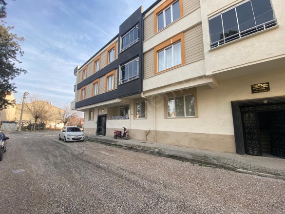 Merkez Bolvadin Kiralık Daire |  2+1 Oda | 95M2 Aylık 20.000Tl  Krediye Uygun  | 3. Kat | Kombi | 1 Banyo | 1 Yatak Odası Resim-3