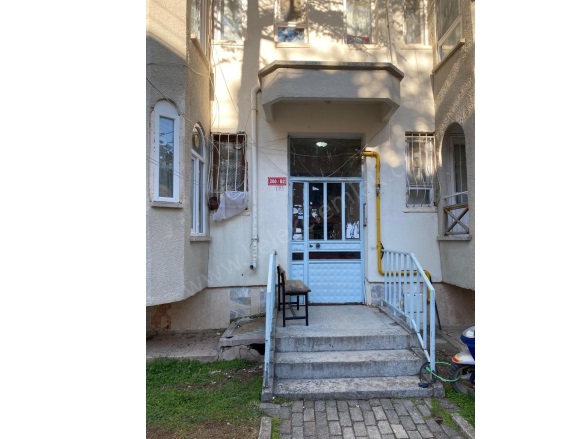 Merkez Bolvadin Satılık Daire |  2+1 Oda | 90M2 1.600.000Tl  Krediye Uygun  | 2. Kat | Kombi | 1 Banyo | 1 Yatak Odası Resim-2