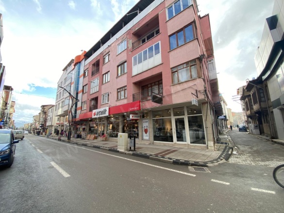 Merkez Bolvadin Kiralık Daire |  3+1 Oda | 140M2 Aylık 10.000Tl  Krediye Uygun  | 3. Kat | Kombi | 1 Banyo | 1 Yatak Odası Resim-1