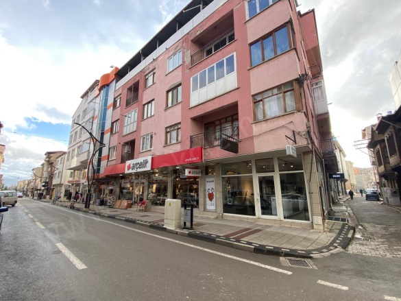 Merkez Bolvadin Kiralık Daire |  3+1 Oda | 140M2 Aylık 10.000Tl  Krediye Uygun  | 3. Kat | Kombi | 1 Banyo | 1 Yatak Odası Resim-2