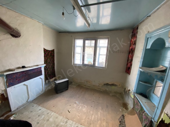 Merkez Bolvadin Satılık Müstakil Ev |  2+1 Oda | 115M2 750.000Tl | Komple Bina | Soba | 1 Banyo | 1 Yatak Odası Resim-4