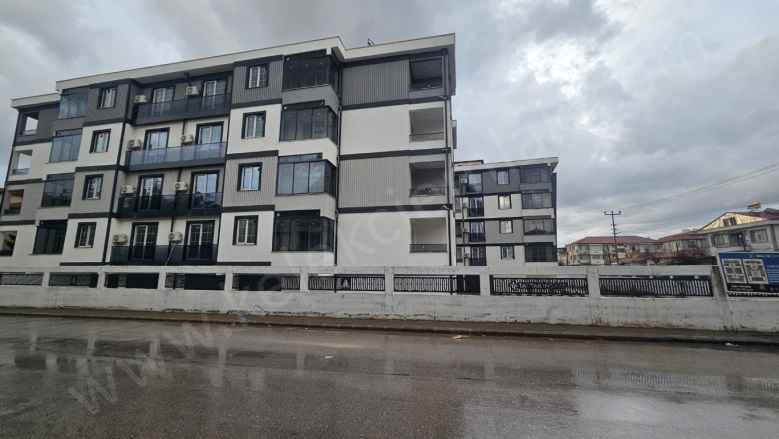 Merkez Bolvadin Satılık Daire |  3+1 Oda | 130M2 4.600.000Tl  Krediye Uygun  | 4. Kat | Kombi | 2 Banyo | 1 Yatak Odası Resim-2