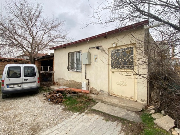 Merkez Bolvadin Satılık Müstakil Ev |  1+1 Oda | 60M2 1.100.000Tl | Komple Bina | Kombi | 1 Banyo | 1 Yatak Odası Resim-1