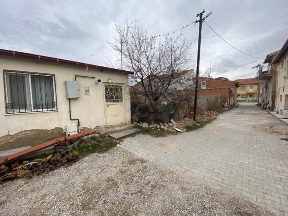 Merkez Bolvadin Satılık Müstakil Ev |  1+1 Oda | 60M2 1.100.000Tl | Komple Bina | Kombi | 1 Banyo | 1 Yatak Odası Resim-2