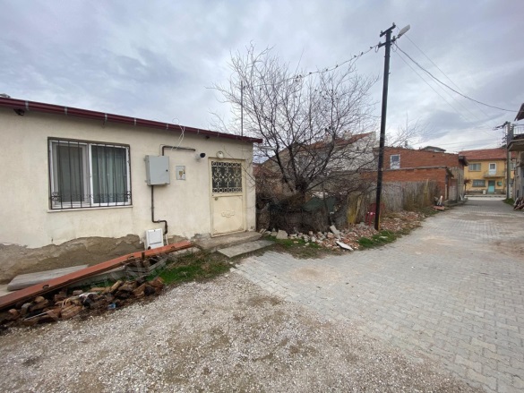 Merkez Bolvadin Satılık Müstakil Ev |  1+1 Oda | 60M2 1.100.000Tl | Komple Bina | Kombi | 1 Banyo | 1 Yatak Odası Resim-3
