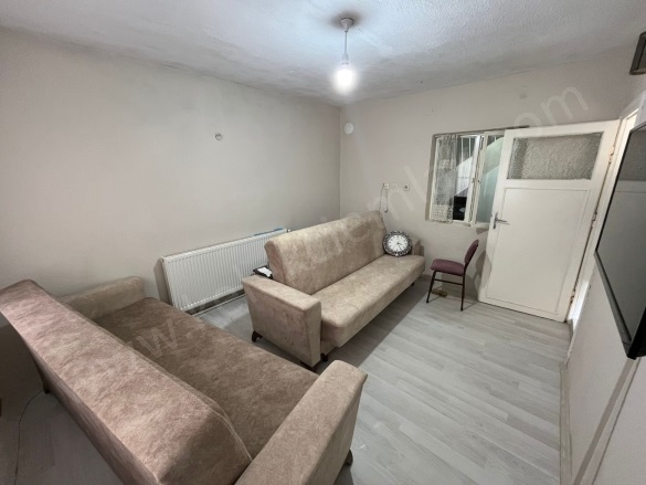 Merkez Bolvadin Satılık Müstakil Ev |  3+1 Oda | 69M2 1.800.000Tl | Komple Bina | Kombi | 1 Banyo | 1 Yatak Odası Resim-5