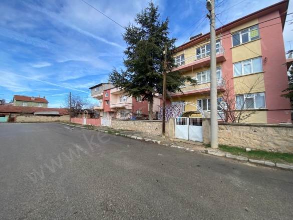 Merkez Bolvadin Kiralık Daire |  3+1 Oda | 125M2 Aylık 14.000Tl  Krediye Uygun  | 3. Kat | Kombi | 1 Banyo | 1 Yatak Odası Resim-3