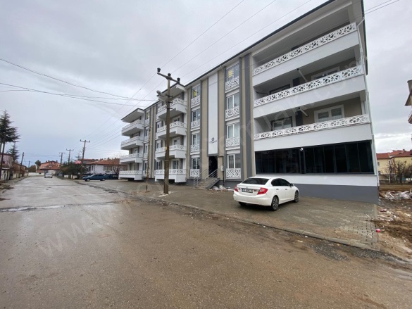 Merkez Bolvadin Kiralık Daire |  3+1 Oda | 135M2 Aylık 17.500Tl  Krediye Uygun  | 1. Kat | Kombi | 2 Banyo | 1 Yatak Odası Resim-2