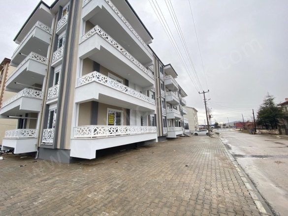 Merkez Bolvadin Kiralık Daire |  3+1 Oda | 135M2 Aylık 17.500Tl  Krediye Uygun  | 1. Kat | Kombi | 2 Banyo | 1 Yatak Odası Resim-3