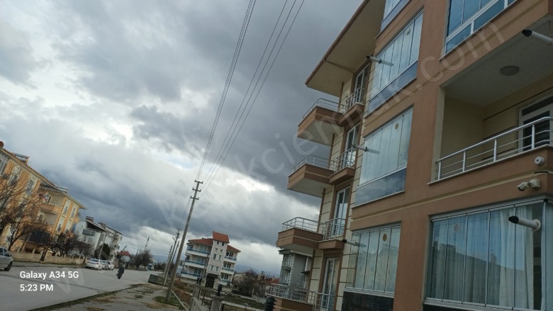 Merkez Bolvadin Satılık Daire |  3+1 Oda | 115M2 3.600.000Tl  Krediye Uygun  | 3. Kat | Kombi | 1 Banyo | 1 Yatak Odası Resim-4