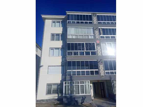 Yiğitevler Apartmanında Ara Katta Satılık Daire 3+1 Bolvadin