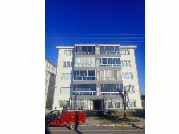 Yiğitevler Apartmanında Ara Katta Satılık Daire 3+1 Bolvadin