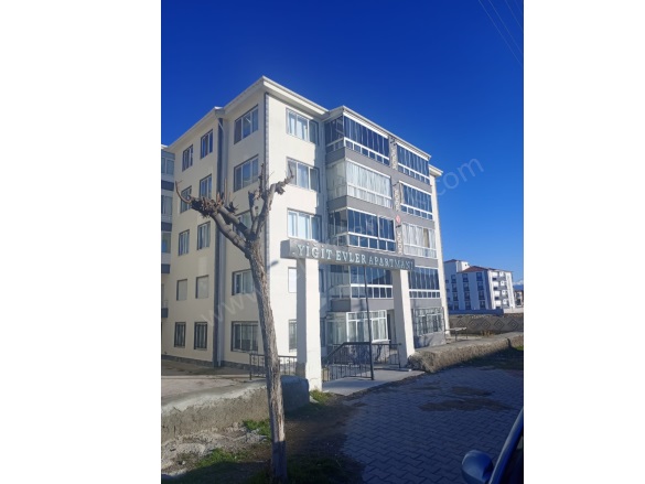 Merkez Bolvadin Satılık Daire |  3+1 Oda | 130M2 3.300.000Tl  Krediye Uygun  | 3. Kat | Kombi | 1 Banyo | 1 Yatak Odası Resim-4