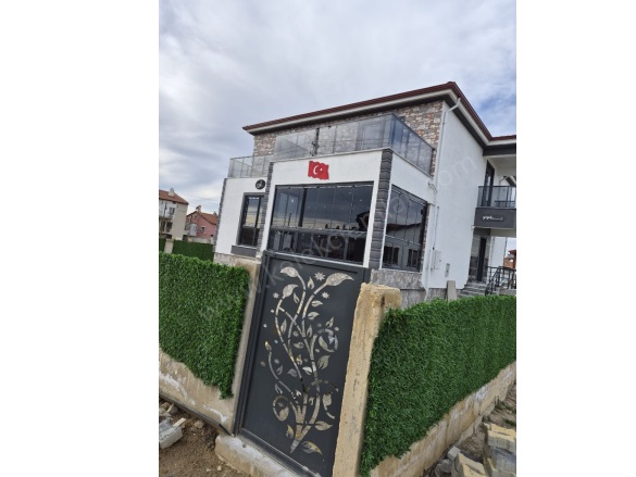 Merkez Bolvadin Satılık Müstakil Ev |  5+1 Oda | 230M2 6.000.000Tl  Krediye Uygun  | Villa | Kombi | 2 Banyo | 1 Yatak Odası Resim-2