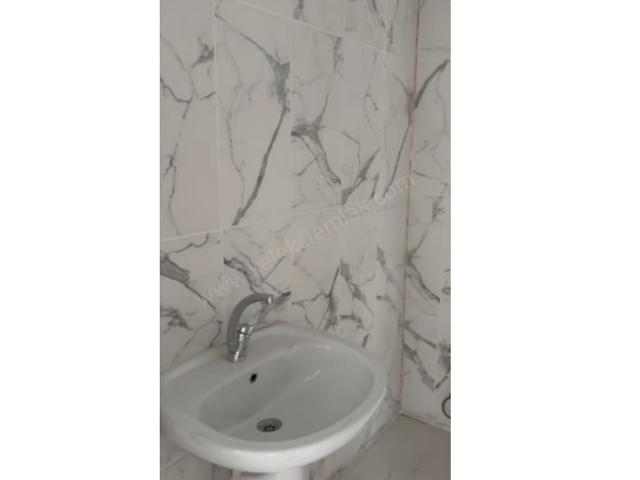 Merkez Emirdağ Satılık Daire |  2+1 Oda | 100M2 3.500.000Tl  Krediye Uygun  | 5. Kat | Kombi | 1 Banyo | 1 Yatak Odası Resim-3