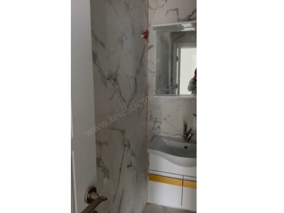 Merkez Emirdağ Satılık Daire |  2+1 Oda | 100M2 3.500.000Tl  Krediye Uygun  | 5. Kat | Kombi | 1 Banyo | 1 Yatak Odası Resim-4