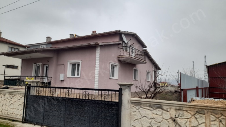 Merkez Bolvadin Satılık Müstakil Ev |  3+1 Oda | 120M2 4.500.000Tl  Krediye Uygun  | Komple Bina | Kombi | 1 Banyo | 1 Yatak Odası Resim-2