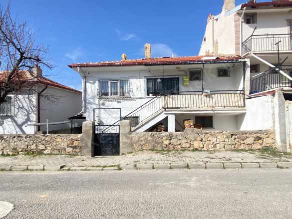 Bağlarbaşı Mahallesinde 2 Katlı Müskatil Bina 3+1 Satılık Müstakil Ev Bolvadin