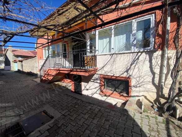 Kaymaz Mahallesinde Müstakil Dubleks Bina 3+1 Satılık Ev Bolvadin