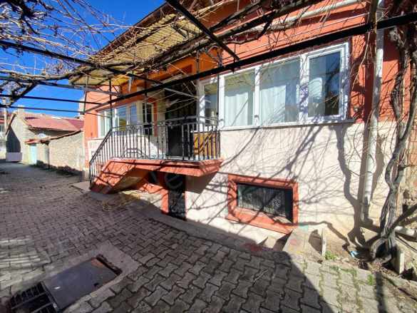 Kaymaz Mahallesinde Müstakil Dubleks Bina 3+1 Satılık Ev Bolvadin