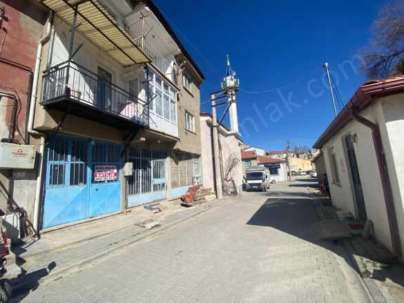 Bekirağa Camii Yanında 3 Katlı Bina 2+1 Satılık Müstakil Ev Bolvadin