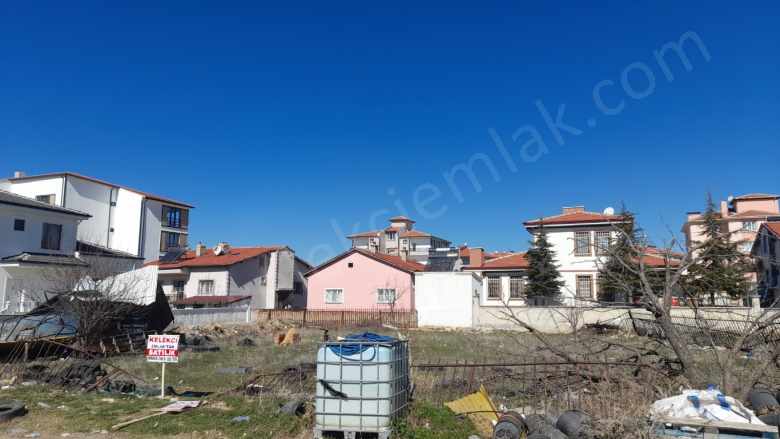 Kaymaz Mahallesi Uğur Sokakta Güney Cepheli 2 Adet Satılık Arsa Bolvadin