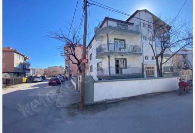 Merkez Bolvadin Kiralık Daire |  3+1 Oda | 125M2 Aylık 13.000Tl  Krediye Uygun  | 1. Kat | Kombi | 1 Banyo | 1 Yatak Odası Resim-3