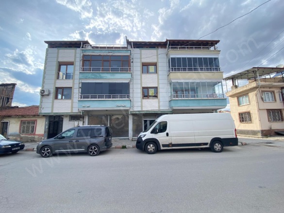 Merkez Bolvadin Kiralık Daire |  3+1 Oda | 180M2 Aylık 18.000Tl  Krediye Uygun  | 2. Kat | Kombi | 1 Banyo | 1 Yatak Odası Resim-1
