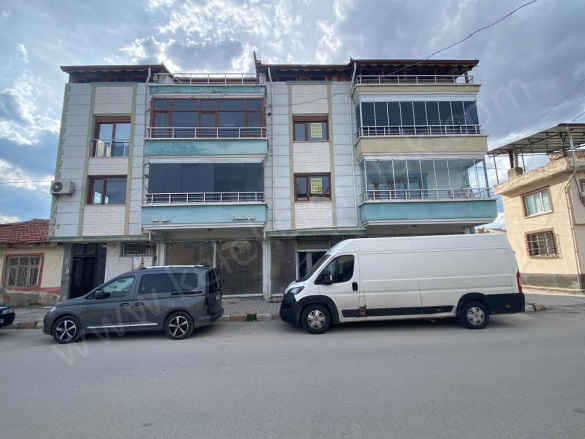 Merkez Bolvadin Kiralık Daire |  3+1 Oda | 180M2 Aylık 18.000Tl  Krediye Uygun  | 2. Kat | Kombi | 1 Banyo | 1 Yatak Odası Resim-4