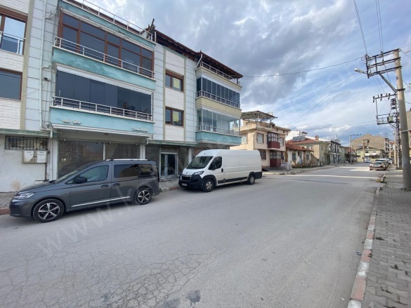 Merkez Bolvadin Kiralık Daire |  3+1 Oda | 180M2 Aylık 18.000Tl  Krediye Uygun  | 2. Kat | Kombi | 1 Banyo | 1 Yatak Odası Resim-5