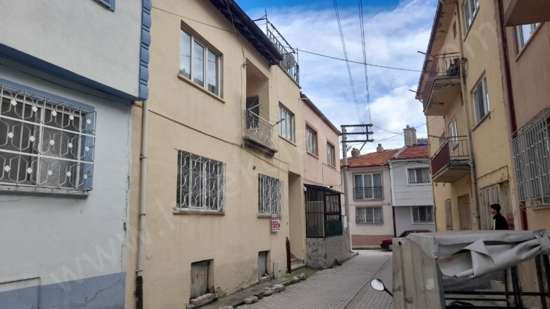Merkez Bolvadin Satılık Müstakil Ev |  3+1 Oda | 70M2 2.250.000Tl  Krediye Uygun  | Komple Bina | Kombi | 1 Banyo | 1 Yatak Odası Resim-2