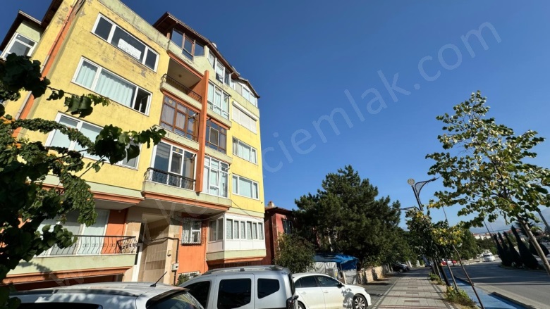 Merkez Bolvadin Kiralık Daire |  2+1 Oda | 120M2 Aylık 16.000Tl  Krediye Uygun  | 4. Kat | Kombi | 2 Banyo | 1 Yatak Odası Resim-2