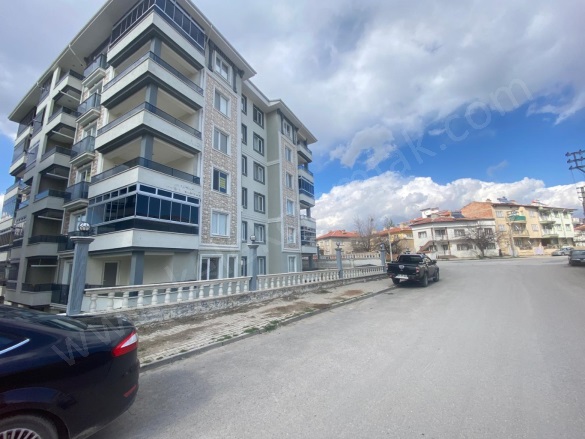 Merkez Bolvadin Kiralık Daire |  2+1 Oda | 100M2 Aylık 17.000Tl  Krediye Uygun  | 2. Kat | Kombi | 1 Banyo | 1 Yatak Odası Resim-2