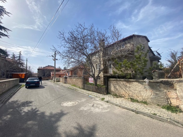 Merkez Bolvadin Satılık Müstakil Ev |  5+1 Oda | 120M2 4.900.000Tl  Krediye Uygun  | 2. Kat | Kat Kaloriferi | 1 Banyo | 1 Yatak Odası Resim-3