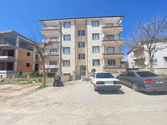 Merkez Bolvadin Satılık Daire |  3+1 Oda | 120M2 3.200.000Tl  Krediye Uygun  | 4. Kat | Kombi | 1 Banyo | 1 Yatak Odası Resim-1