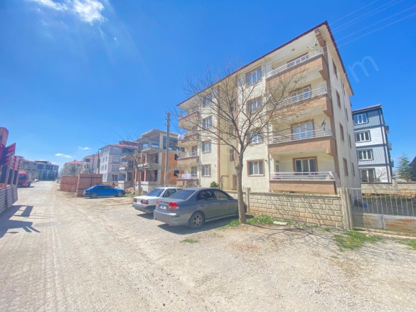 Merkez Bolvadin Satılık Daire |  3+1 Oda | 120M2 3.200.000Tl  Krediye Uygun  | 4. Kat | Kombi | 1 Banyo | 1 Yatak Odası Resim-4